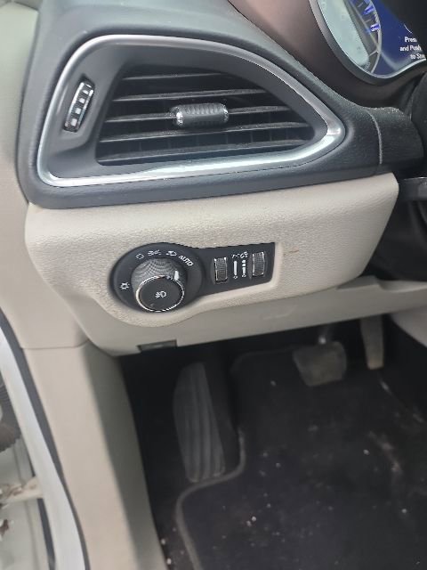 Used 2019 Chrysler Pacifica Touring-L Plus w/ Tire & Wheel Group FWD image 6