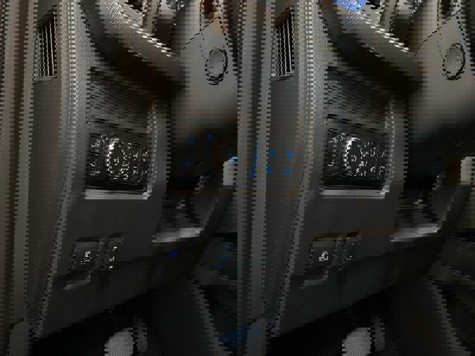 New 2025 Ford F350 Platinum w/ FX4 Off-Road Package image 18