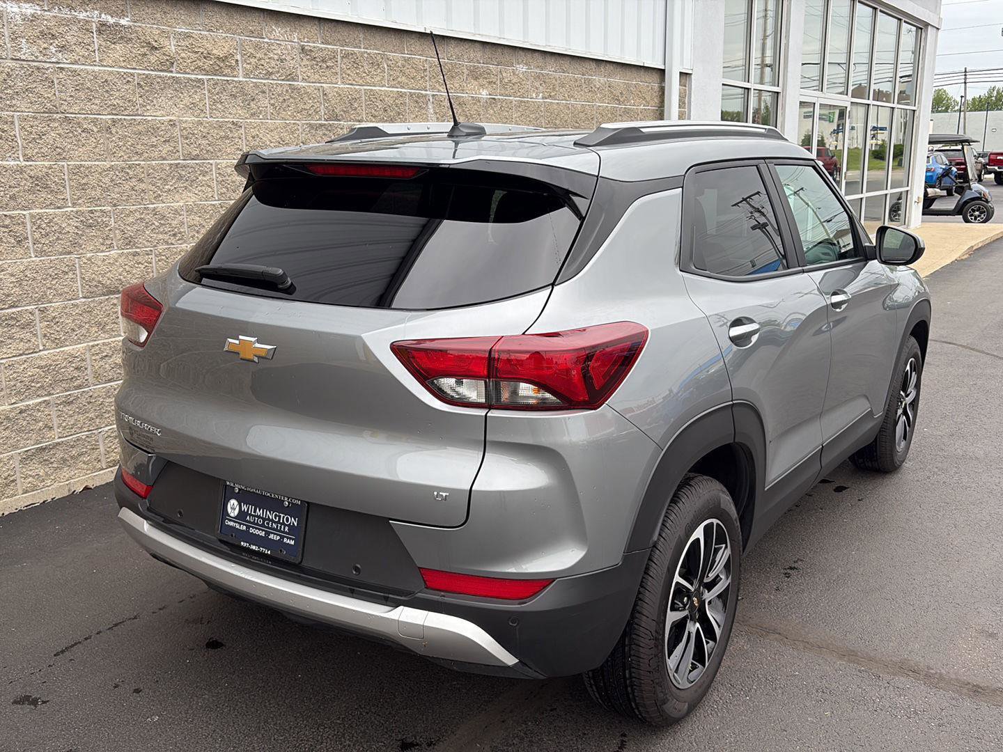 Used 2025 Chevrolet TrailBlazer LT w/ Convenience Package FWD image 3