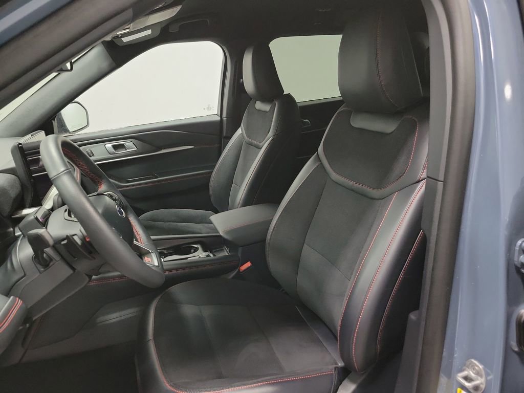 Used 2025 Ford Explorer ST image 36