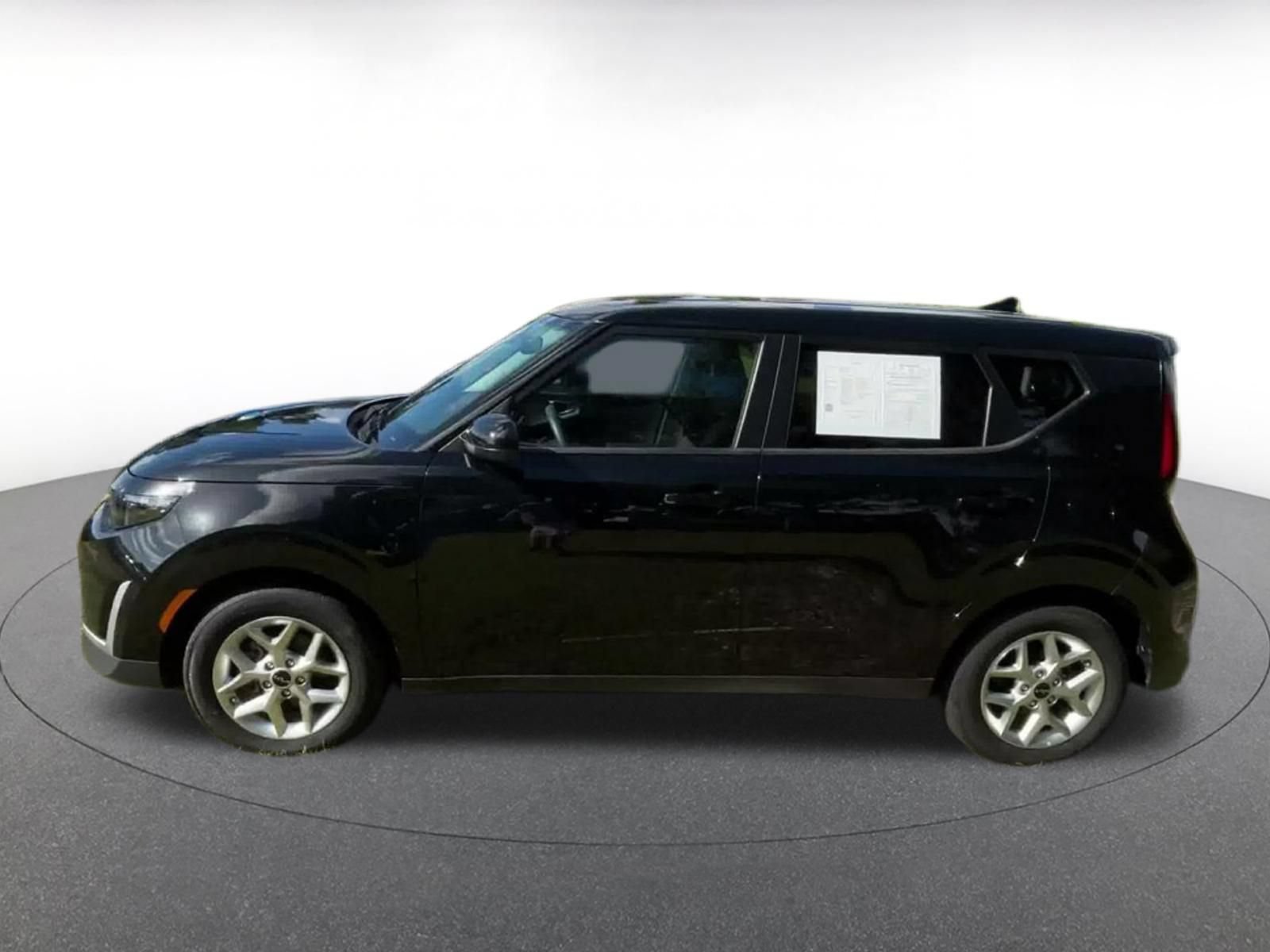 Used 2025 Kia Soul LX w/ LX Technology Package FWD image 8