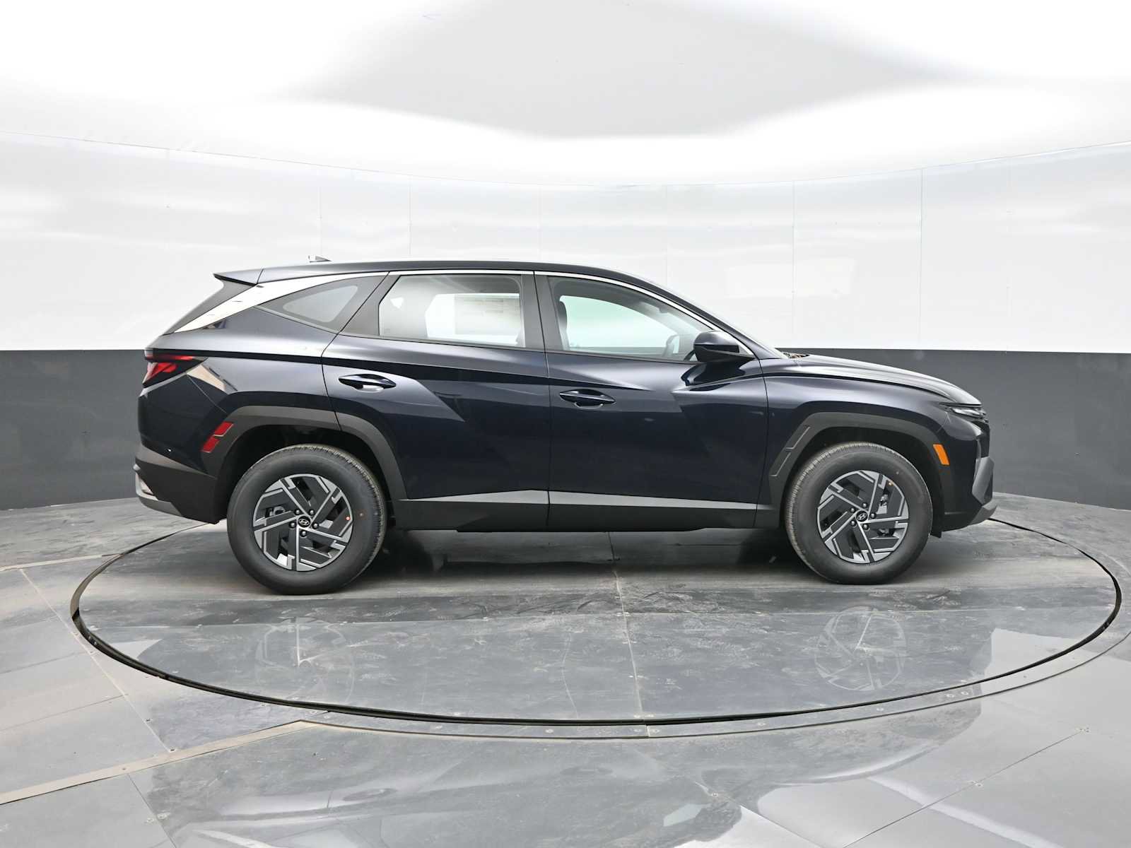 New 2026 Hyundai Tucson Blue SE image 8