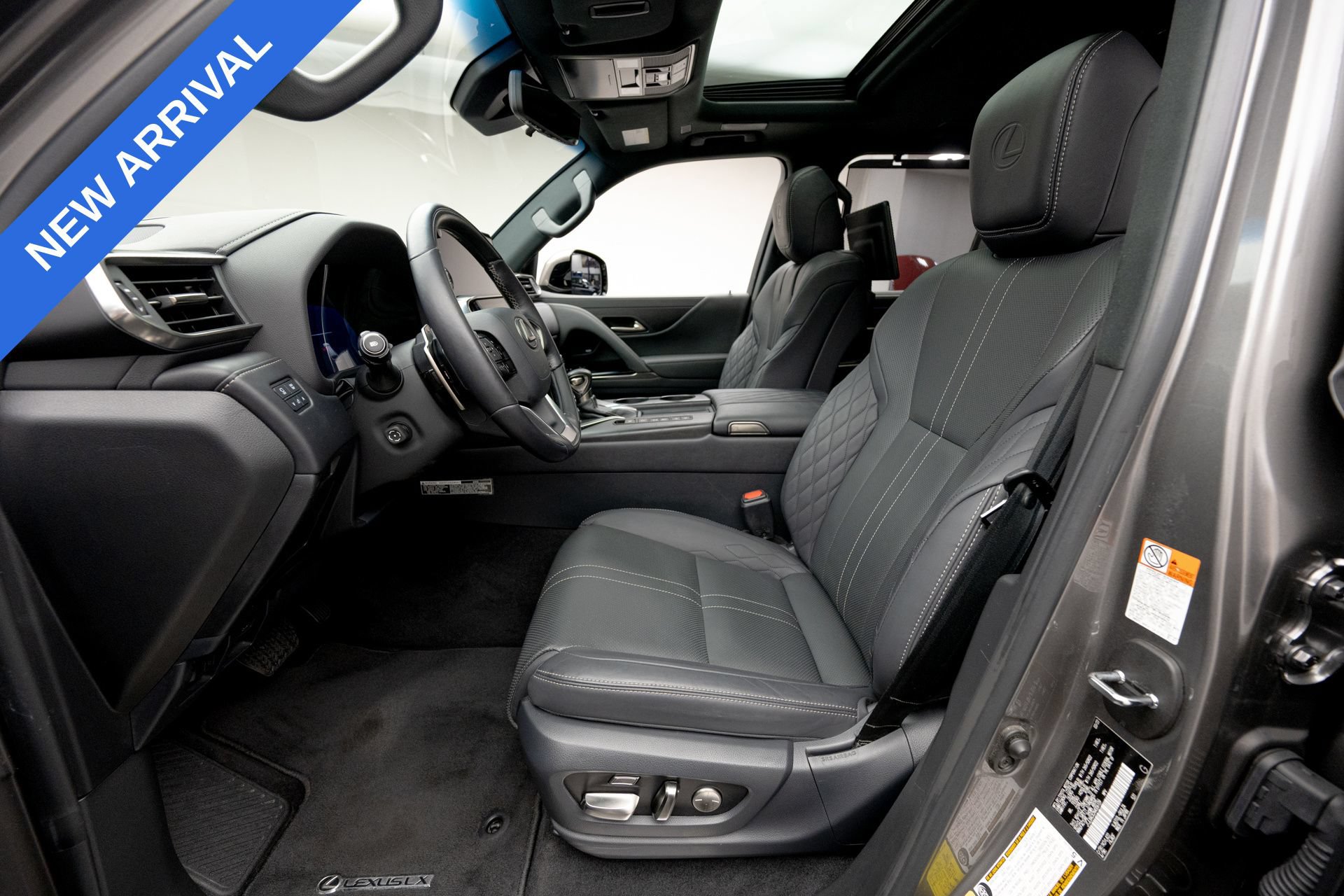 Used 2022 Lexus LX 600 4WD w/ Accessory Package (Z1) image 12