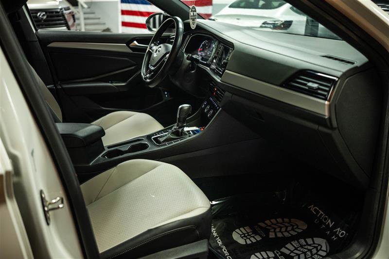 Used 2021 Volkswagen Jetta R-Line w/ R-Line Cold Weather Package FWD image 13