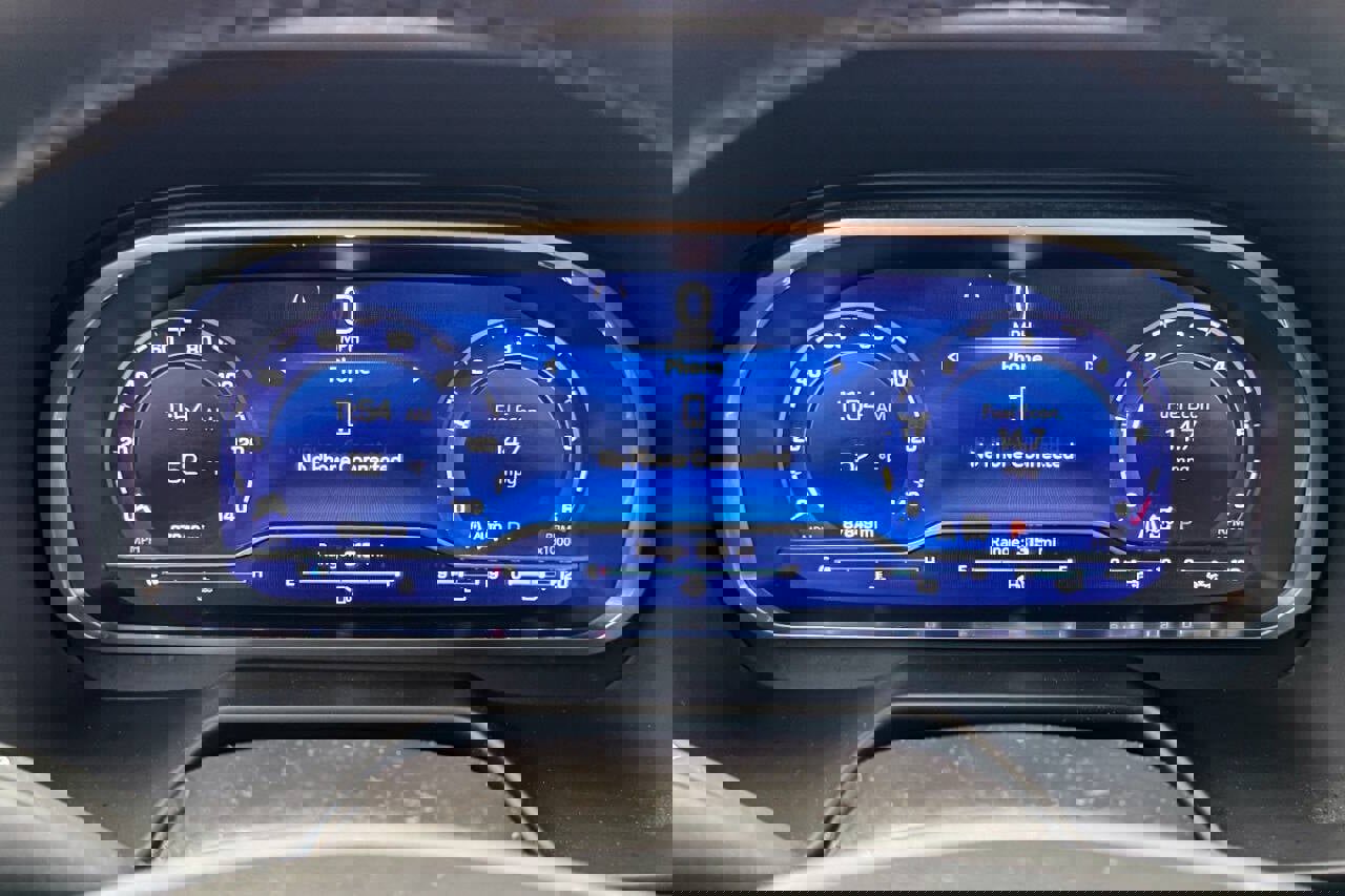 Used 2023 Chevrolet Suburban Premier image 31