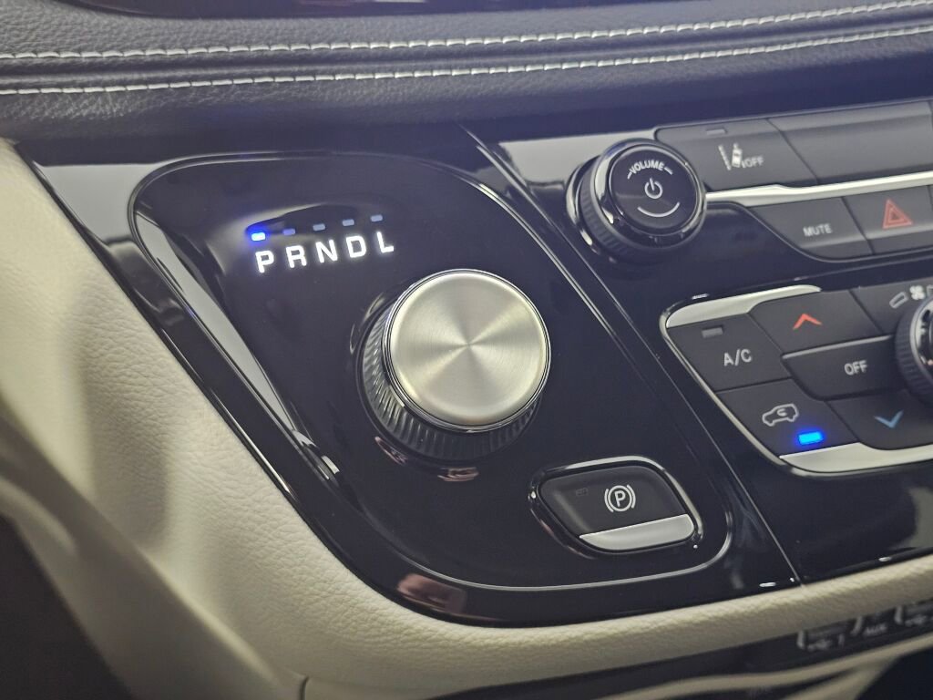 Used 2022 Chrysler Pacifica Touring-L image 29