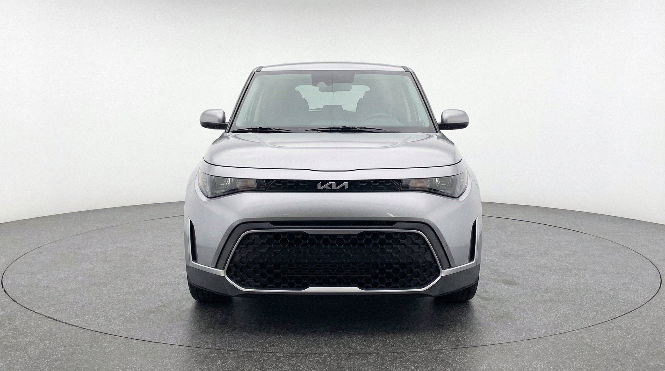 Used 2025 Kia Soul LX w/ LX Technology Package FWD image 2