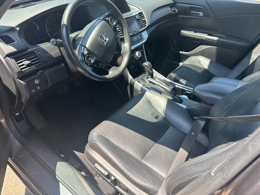 Used 2015 Honda Accord Touring image 12
