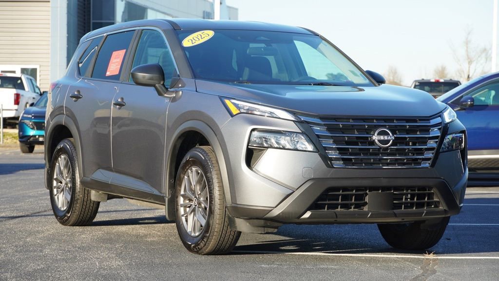 Used 2025 Nissan Rogue S image 2