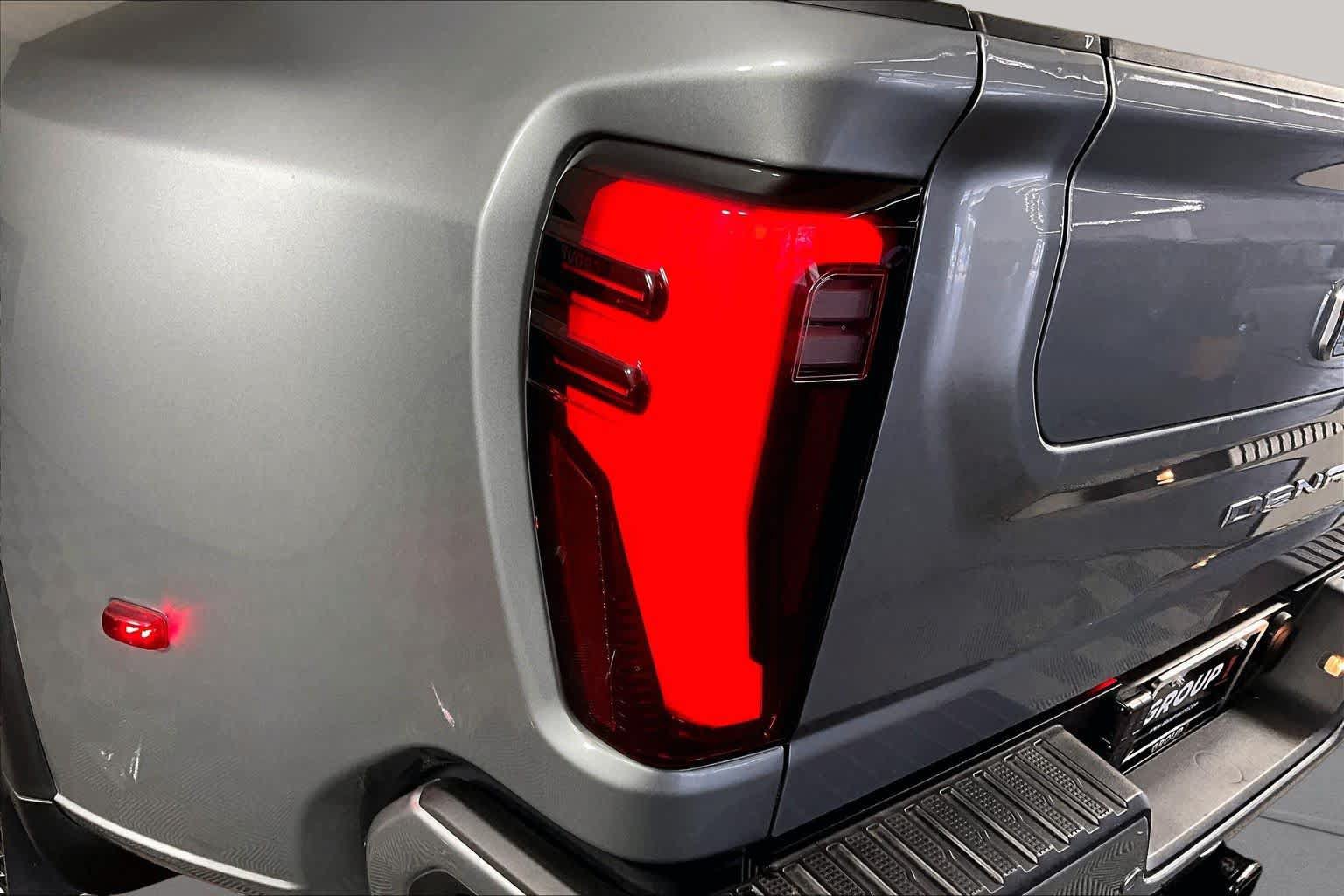 Used 2024 GMC Sierra 3500 Denali Ultimate AWD/4WD image 27