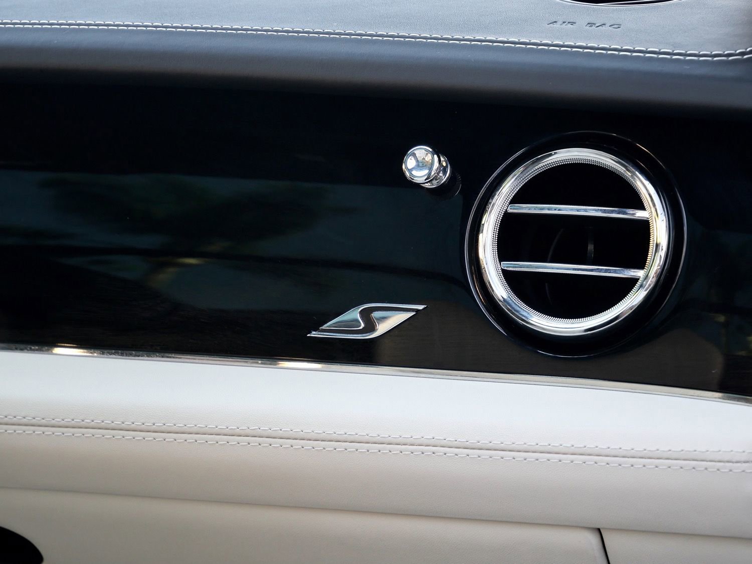 Used 2023 Bentley Bentayga AWD/4WD image 23
