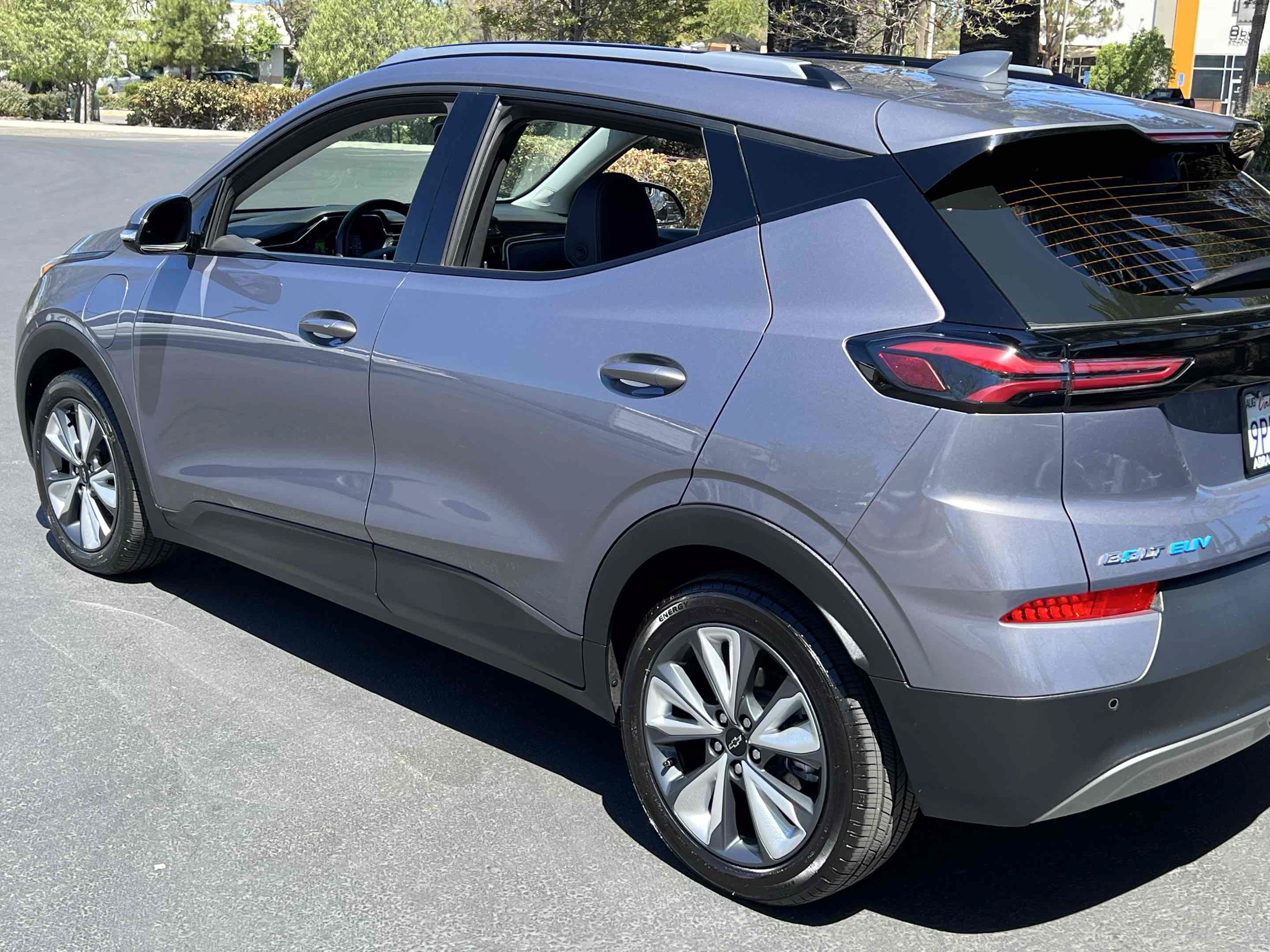 Used 2022 Chevrolet Bolt EUV LT w/ Convenience Package FWD image 49