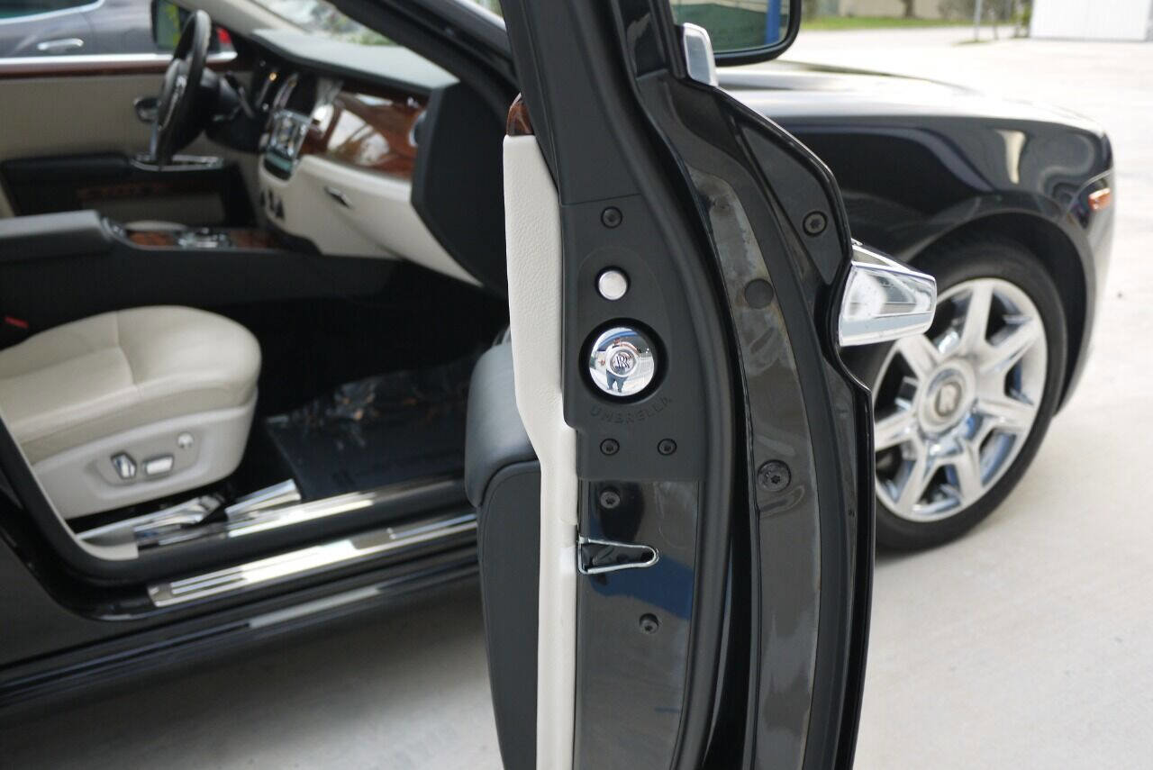 Used 2010 Rolls-Royce Ghost image 26