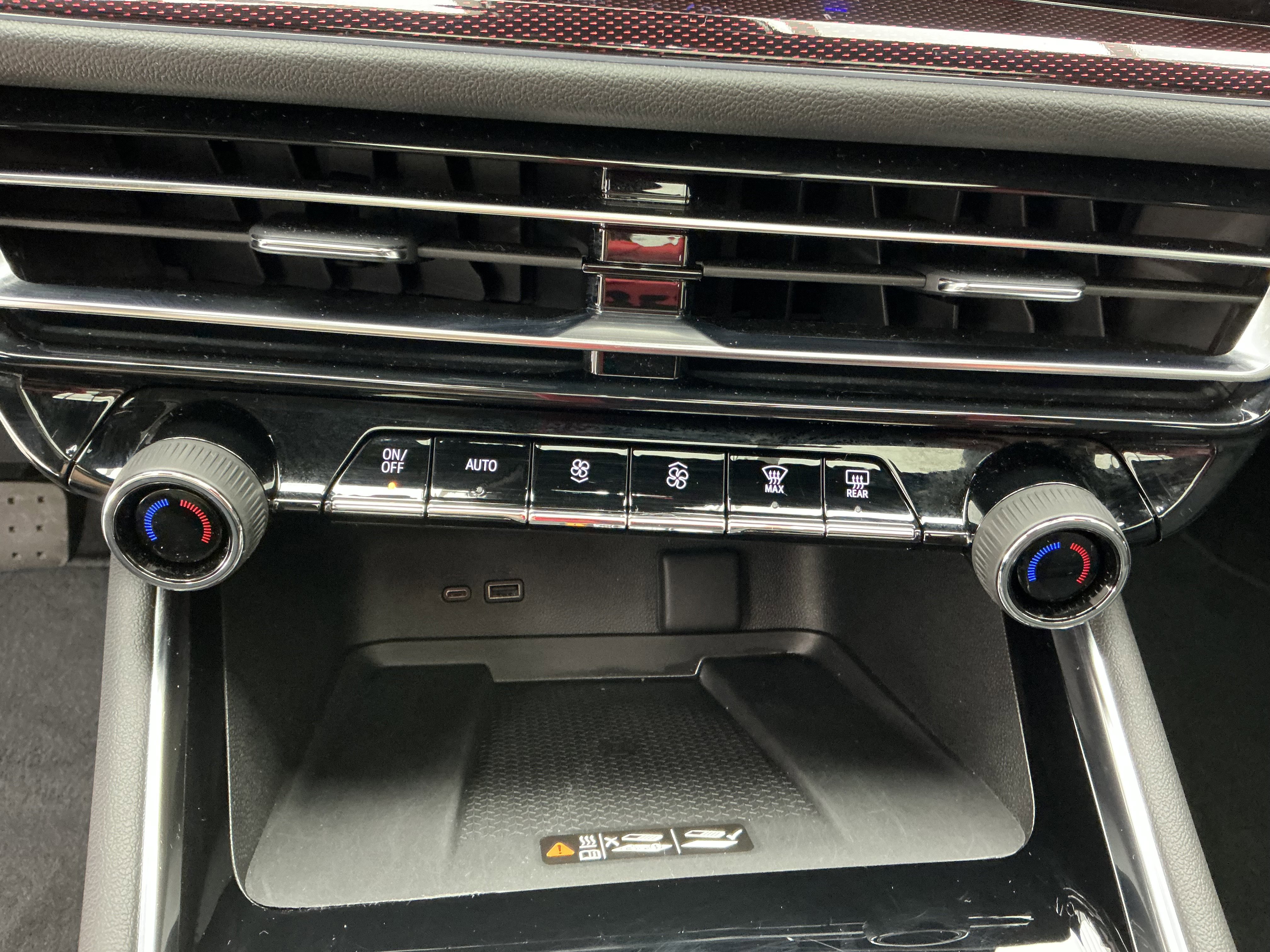 Used 2025 Chevrolet Traverse Z71 image 12