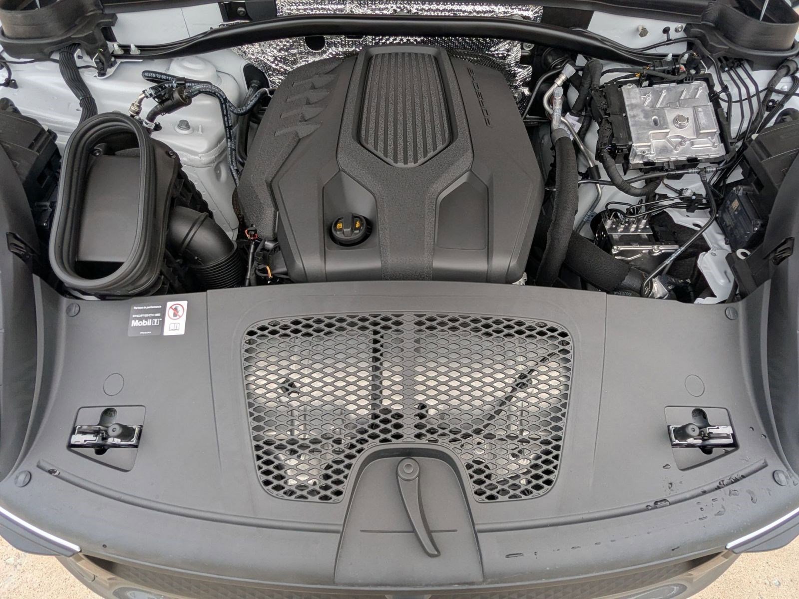 New 2026 Porsche Macan image 28
