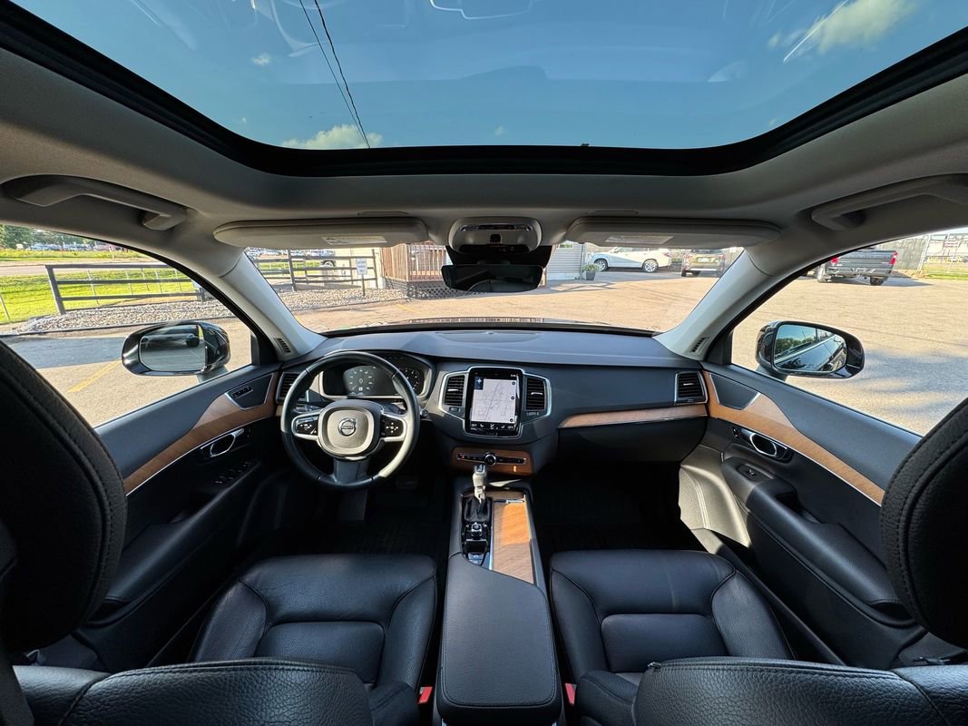 Used 2022 Volvo XC90 T6 Momentum w/ Protection Package Premier image 12