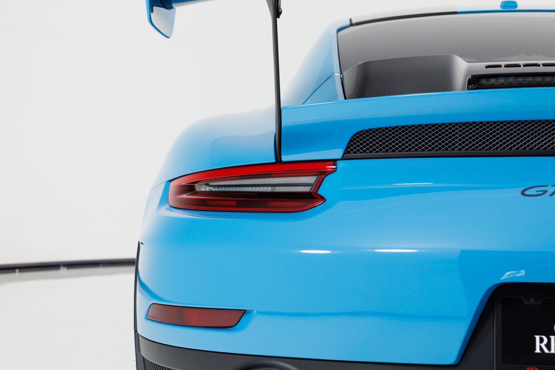 Used 2018 Porsche 911 GT2 RS RWD image 76