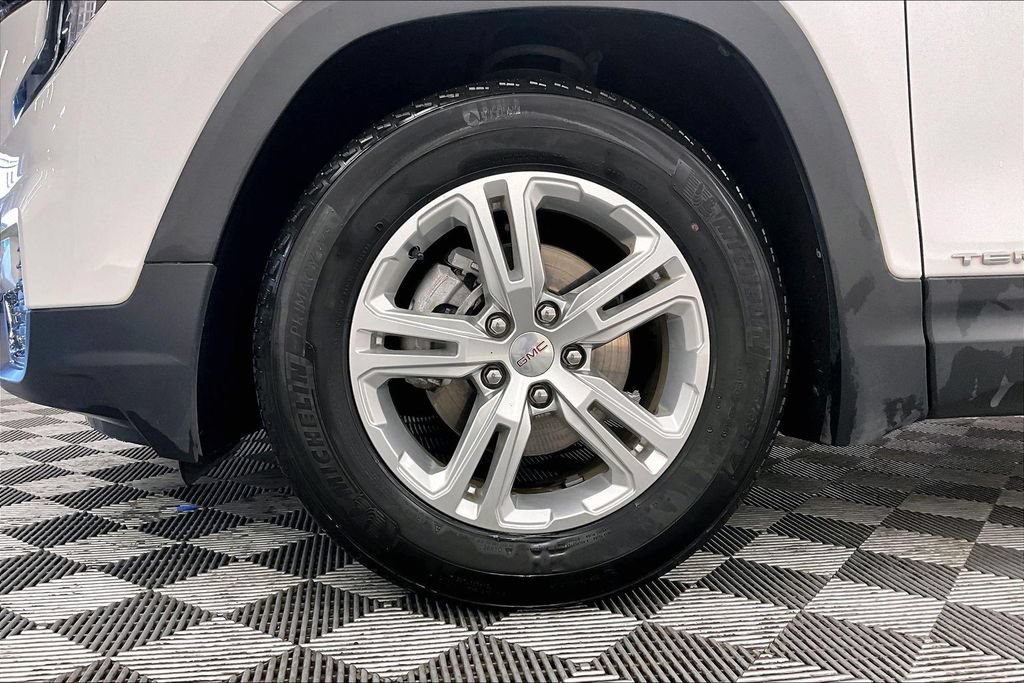Used 2024 GMC Terrain SLE FWD image 8