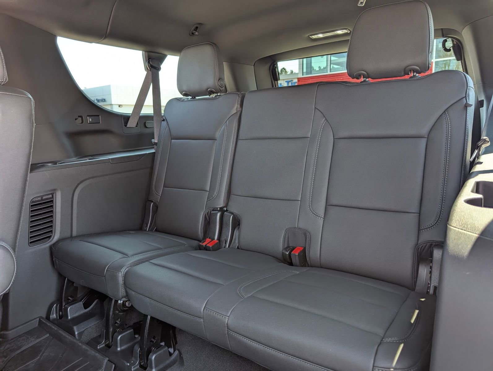 Certified 2023 Chevrolet Suburban Z71 w/ Luxury Package image 37