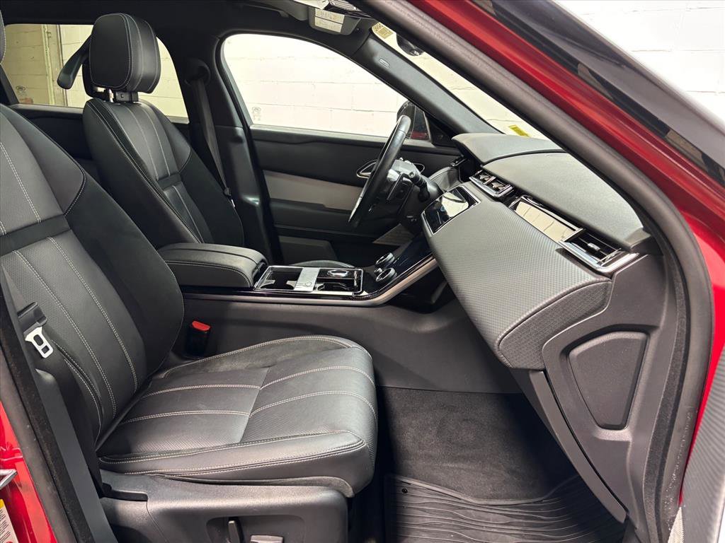 Used 2019 Land Rover Range Rover Velar R-Dynamic SE image 32