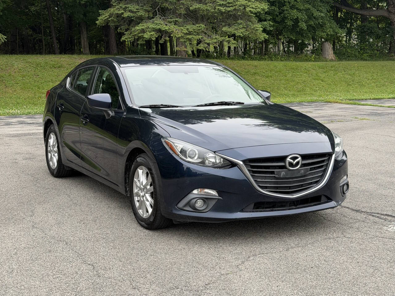Used 2015 MAZDA MAZDA3 i Touring w/ Technology Package FWD image 3