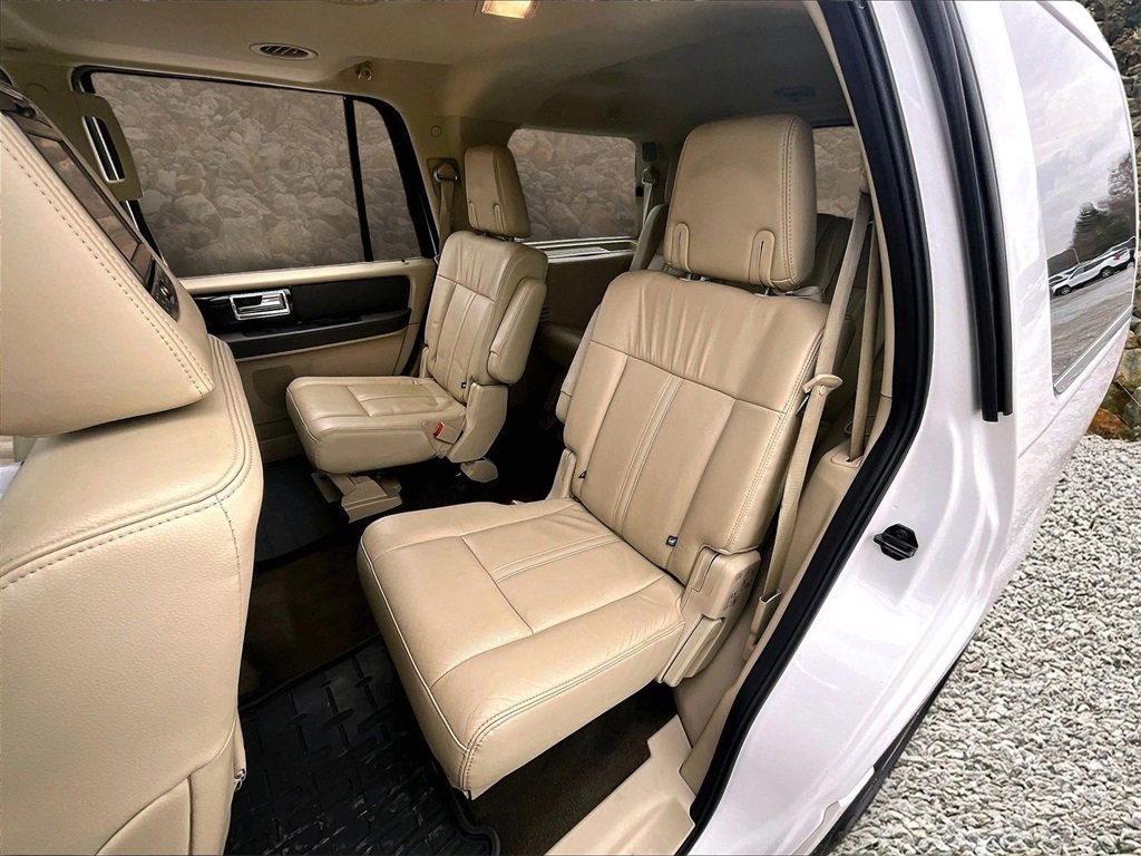 Used 2017 Lincoln Navigator Reserve image 22