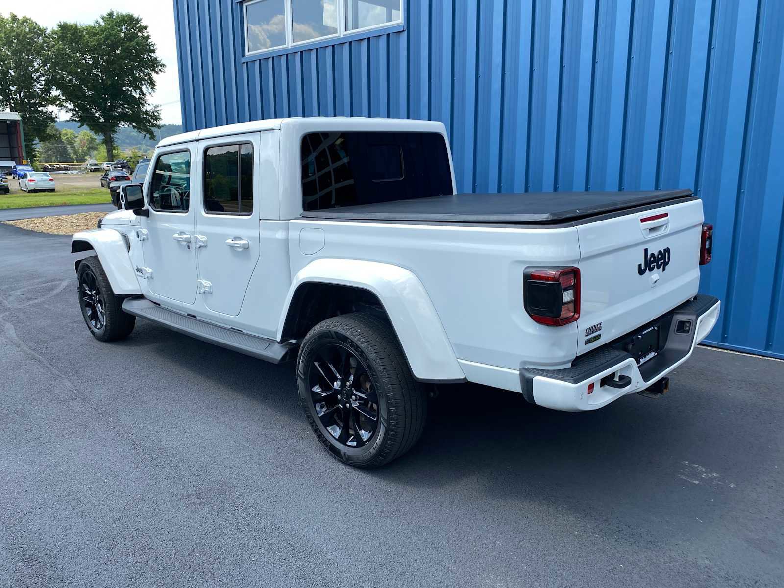 Used 2021 Jeep Gladiator Overland image 3
