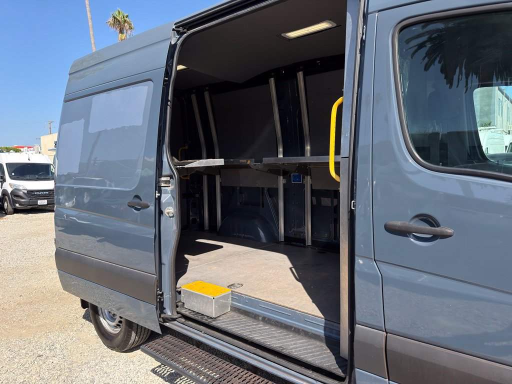 Used 2018 Mercedes-Benz Sprinter 2500 image 6