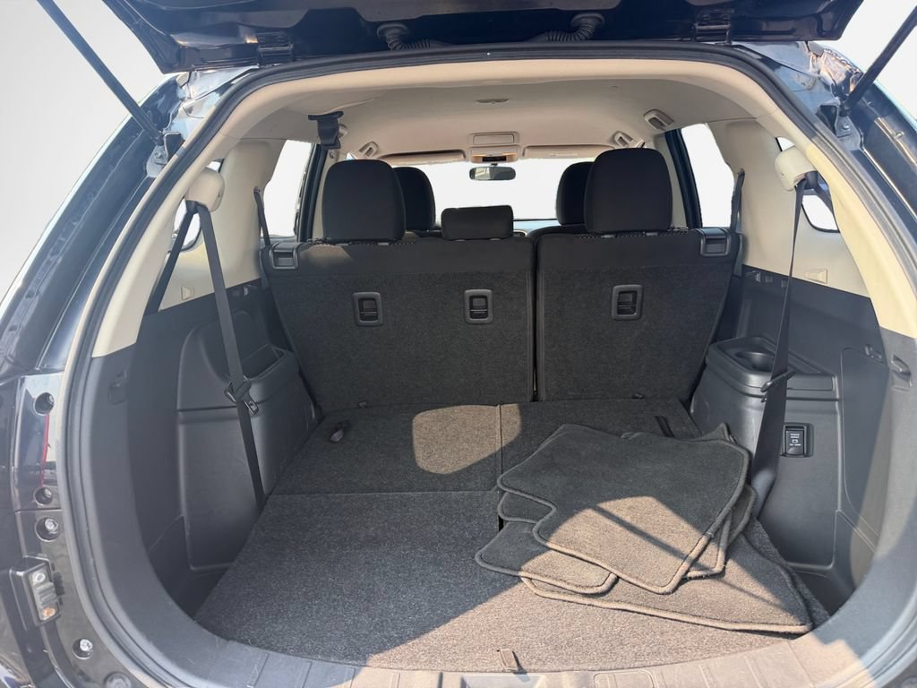 Used 2020 Mitsubishi Outlander SE AWD/4WD image 25