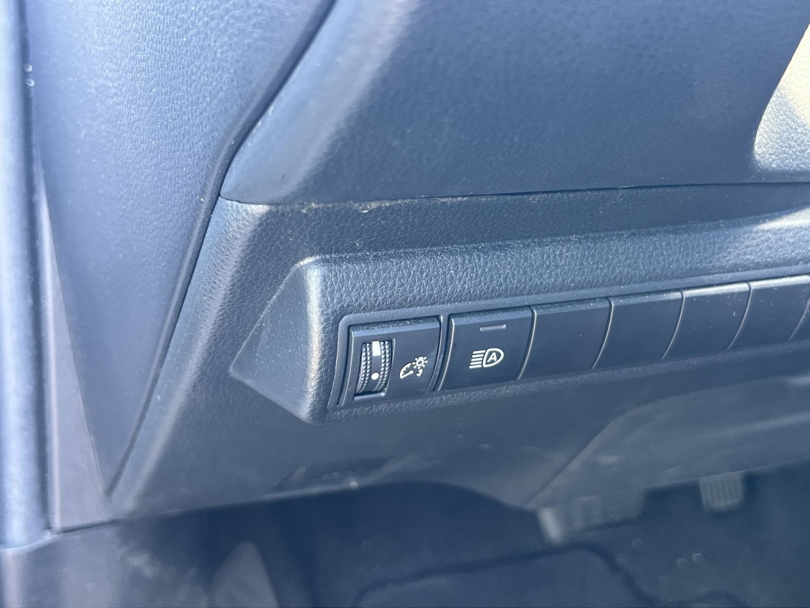 Used 2023 Toyota Corolla SE w/ Carpet Mat Package (TMS) FWD image 22