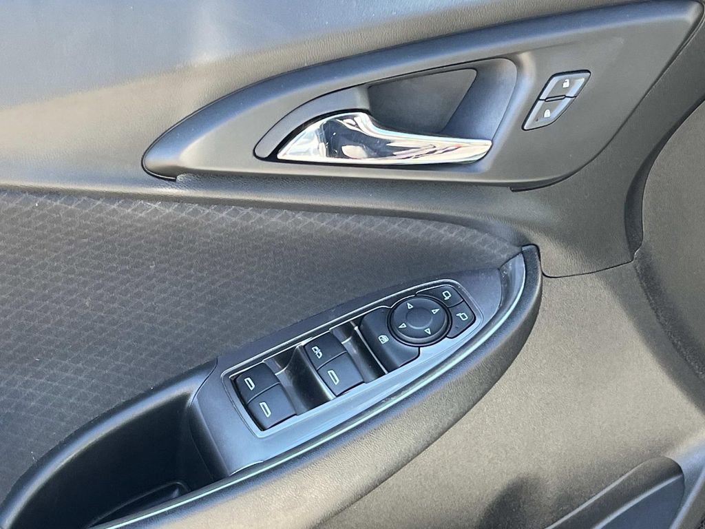 Used 2022 Chevrolet Malibu LT image 11