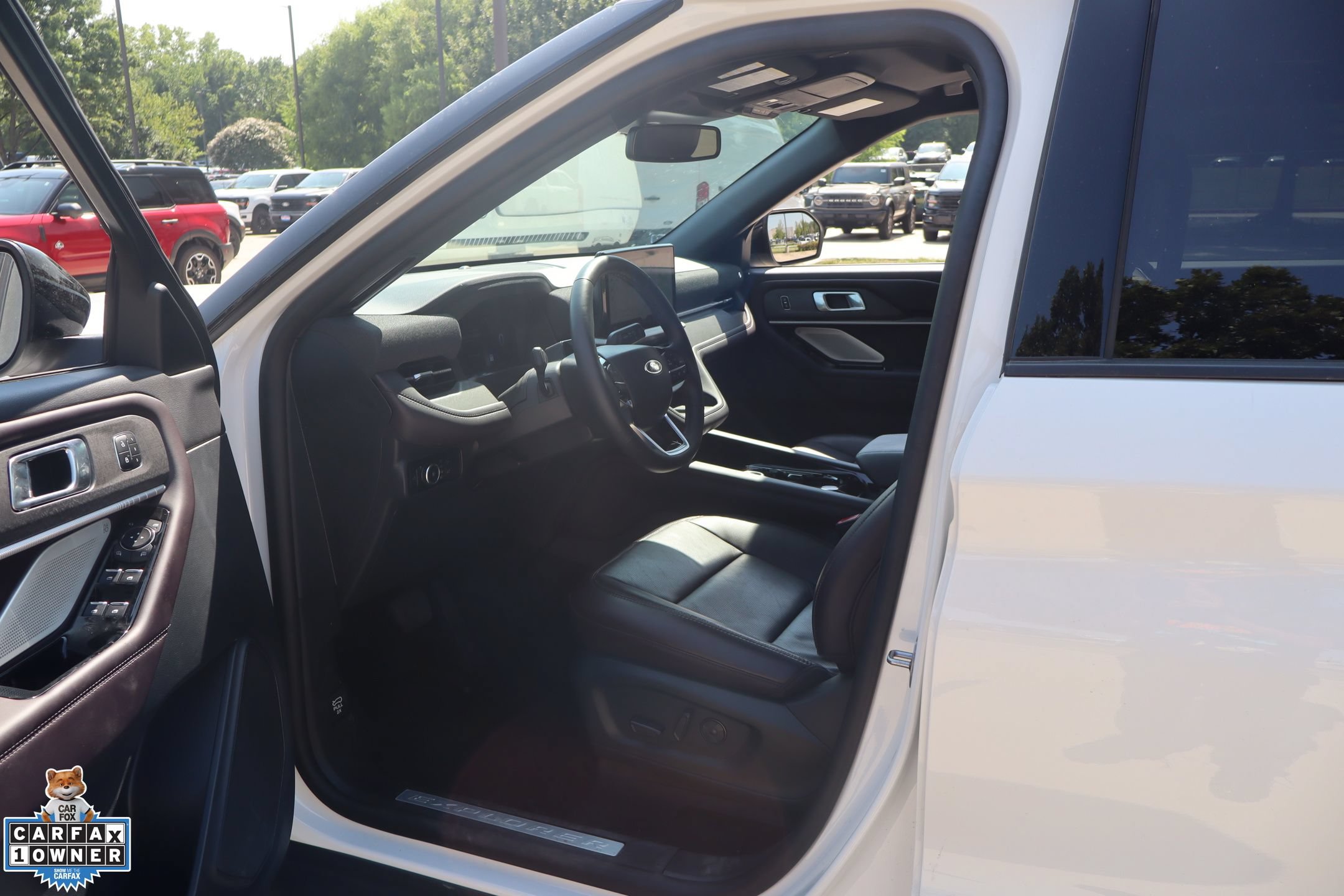 Used 2025 Ford Explorer Platinum RWD image 25