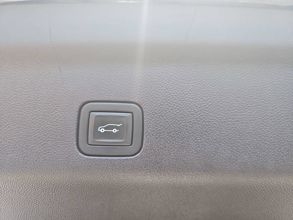 Used 2021 GMC Yukon Denali w/ Denali Premium Package AWD/4WD image 17
