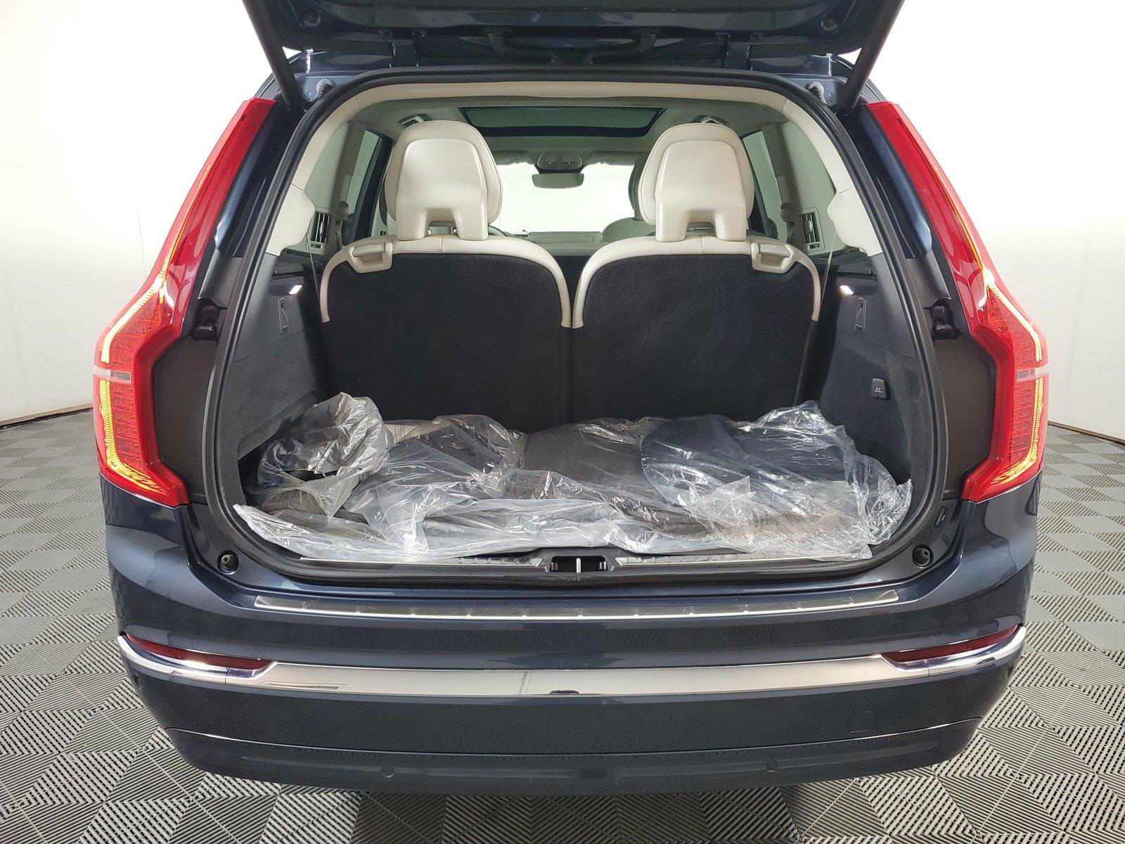 Used 2024 Volvo XC90 T8 Plus AWD/4WD image 6