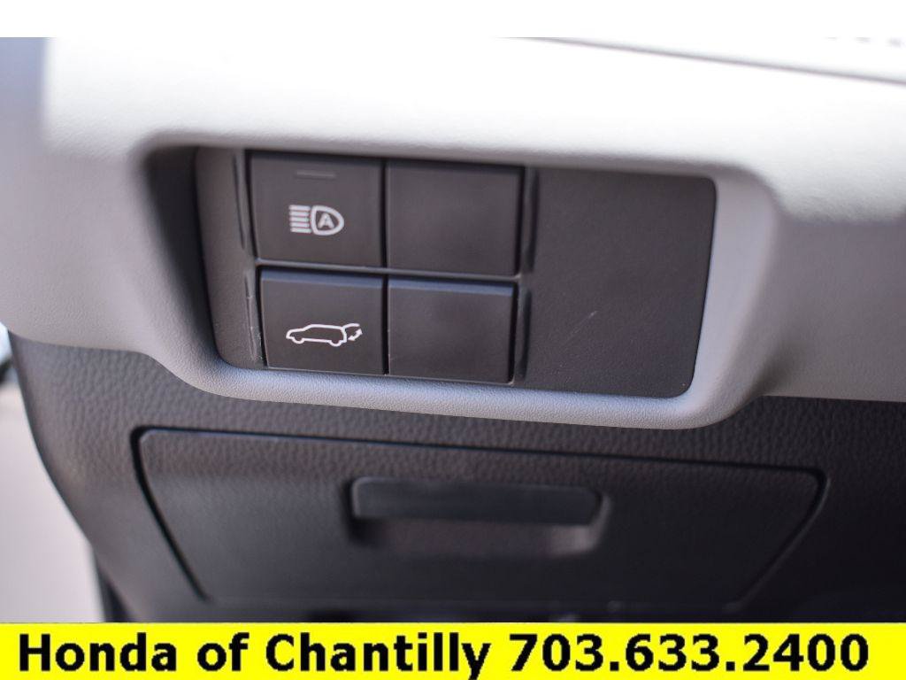 Used 2022 Toyota Highlander XLE AWD/4WD image 22