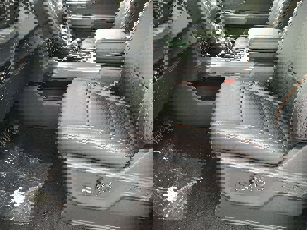 New 2025 Ford F150 Lariat w/ Equipment Group 502A High image 9