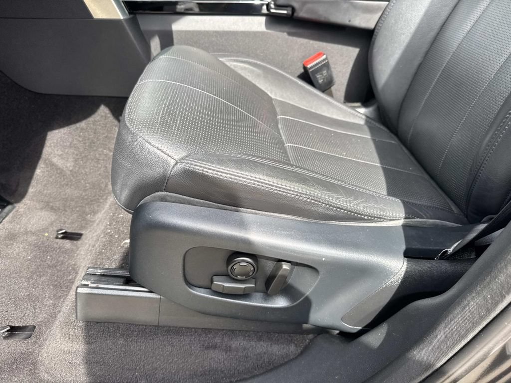 Used 2019 Land Rover Discovery HSE AWD/4WD image 19