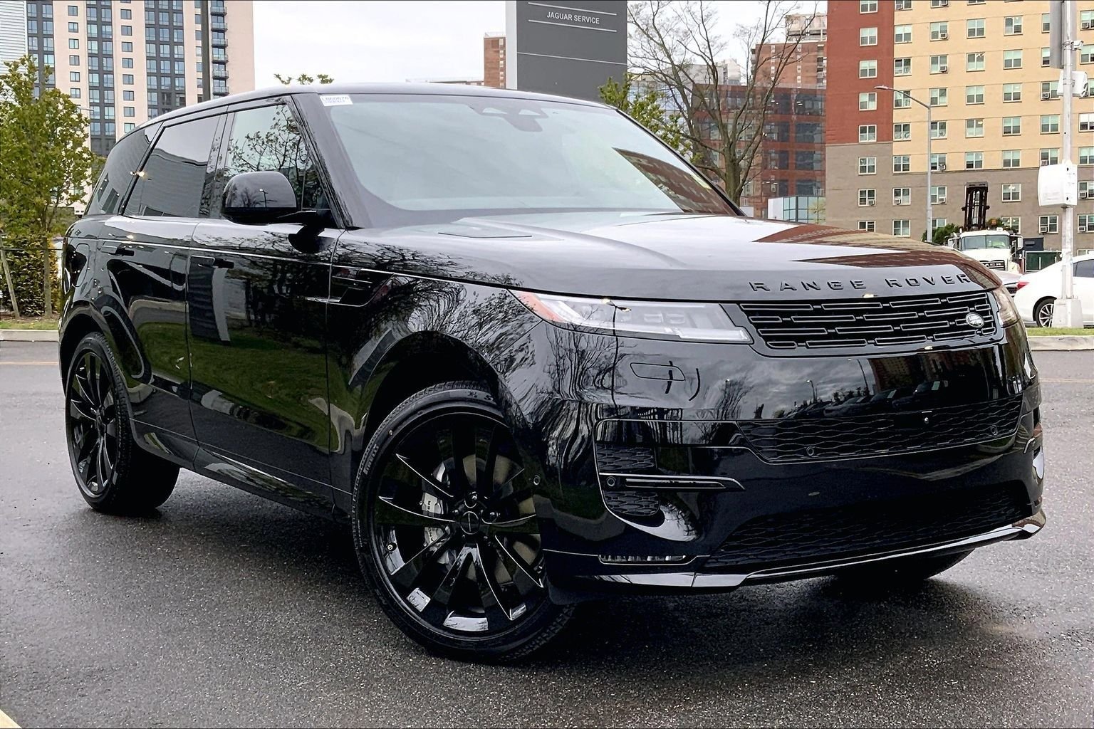 New 2026 Land Rover Range Rover Sport Dynamic SE AWD/4WD image 2