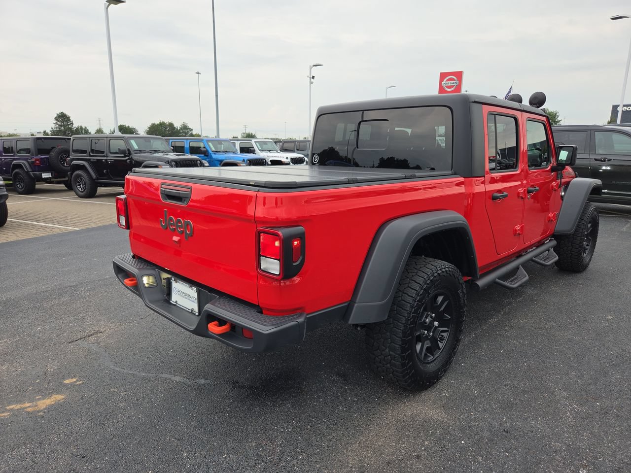 Used 2023 Jeep Gladiator Mojave AWD/4WD image 8