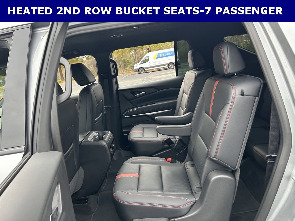 Used 2025 Chevrolet Traverse RS image 7