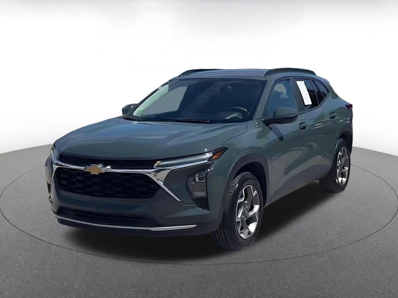 Used 2025 Chevrolet Trax LT FWD image 7