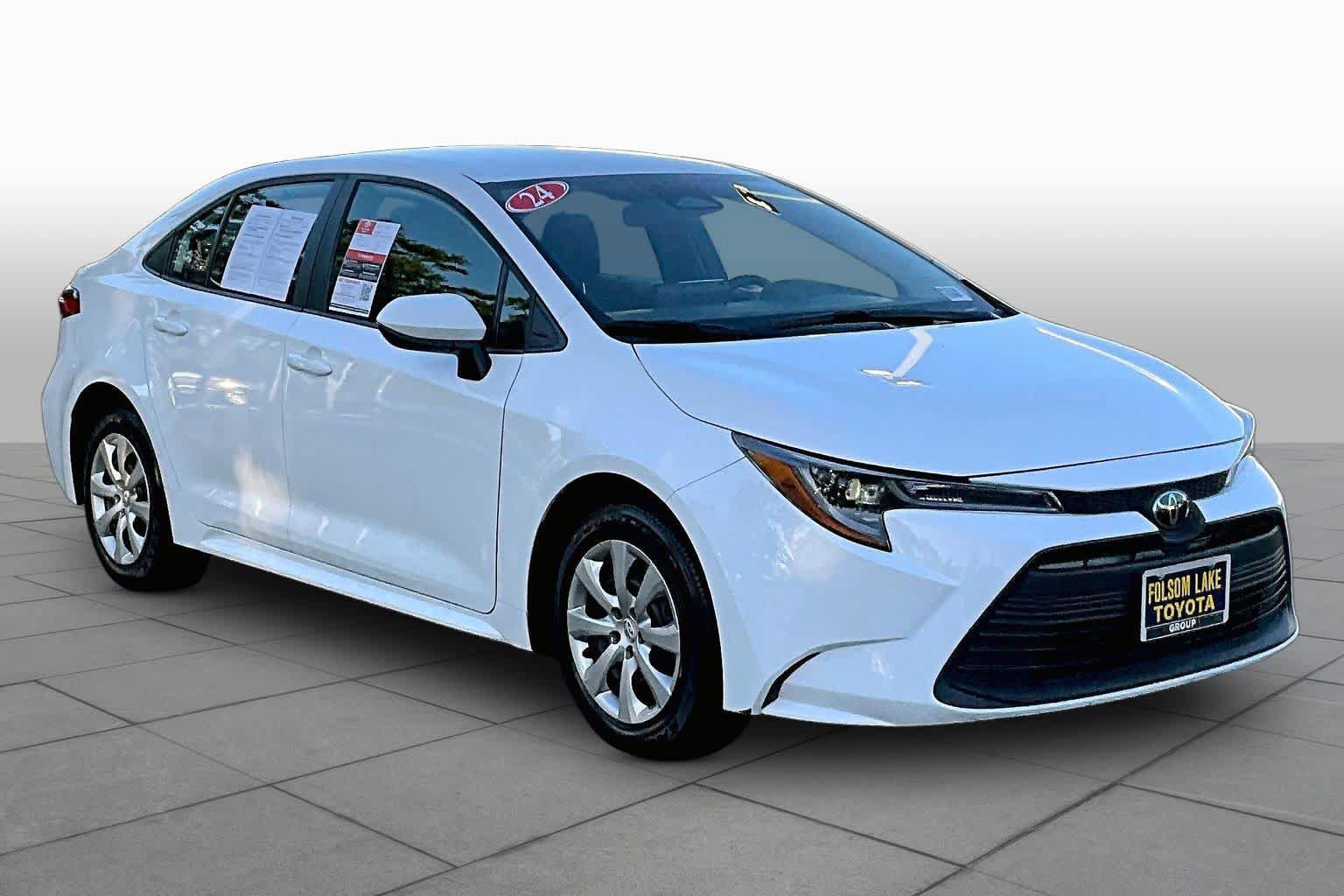 Used 2024 Toyota Corolla LE FWD image 2