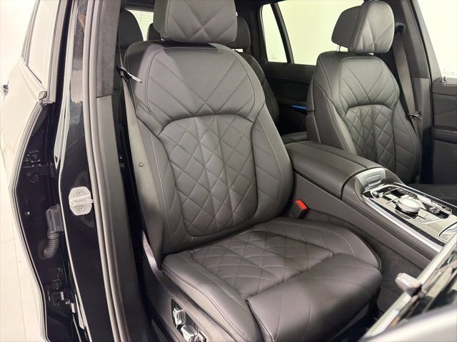 Used 2025 BMW X7 xDrive40i w/ Executive Package image 21
