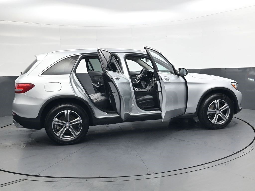 Used 2016 Mercedes-Benz GLC 300 4MATIC w/ Premium Package image 33