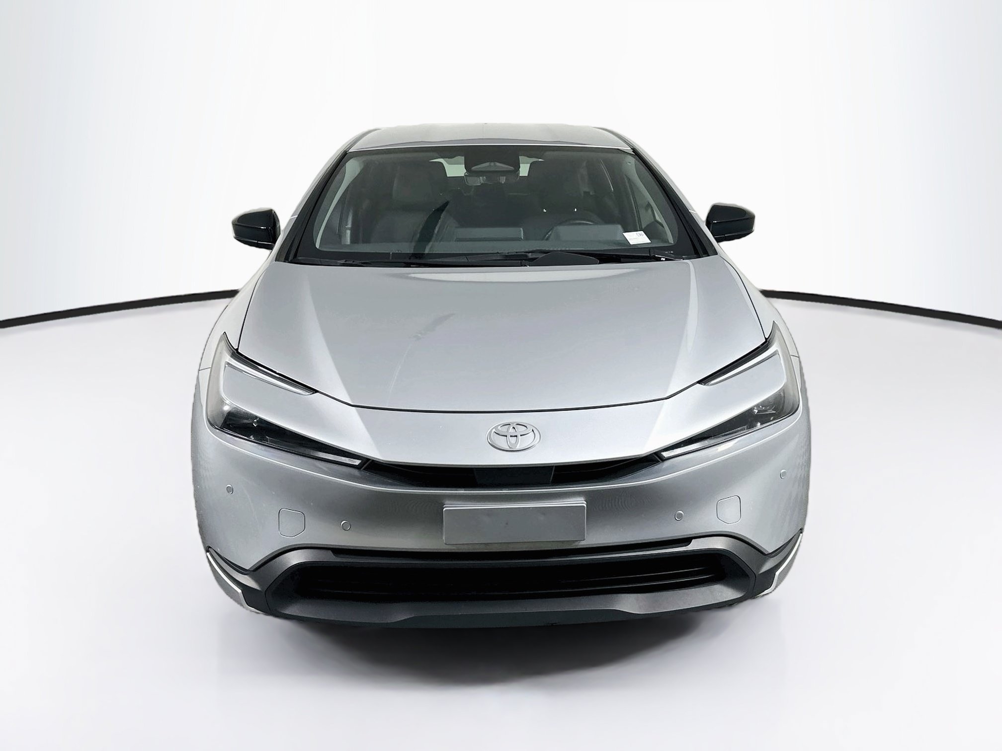 Used 2025 Toyota Prius LE FWD image 2