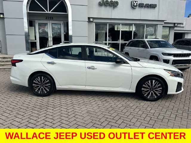 Used 2025 Nissan Altima 2.5 SV FWD image 6