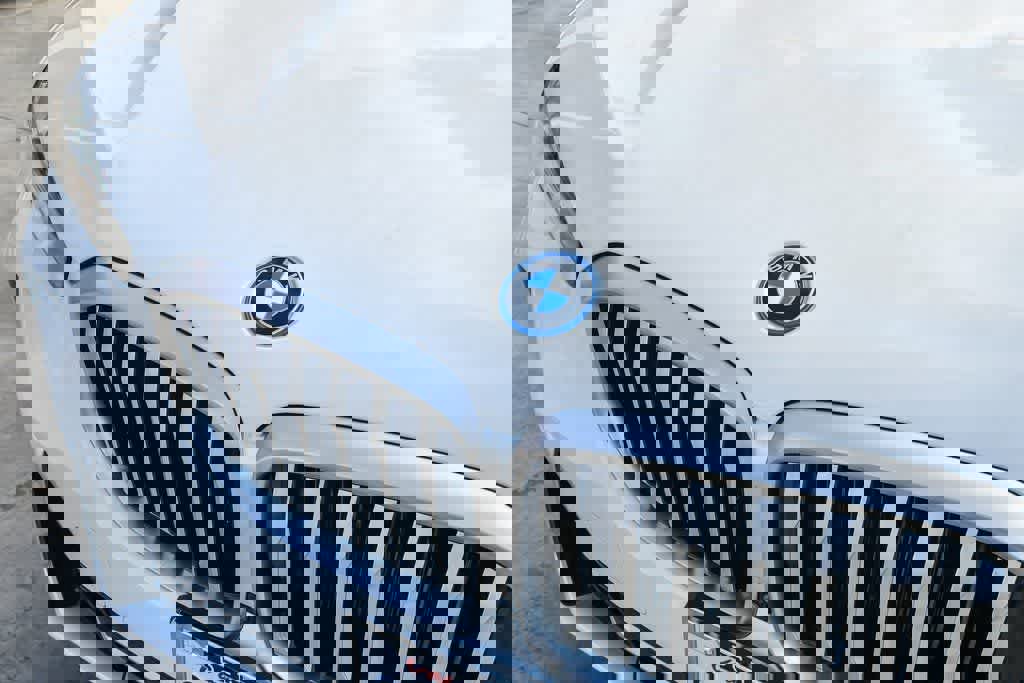 Used 2024 BMW X5 xDrive50e image 5