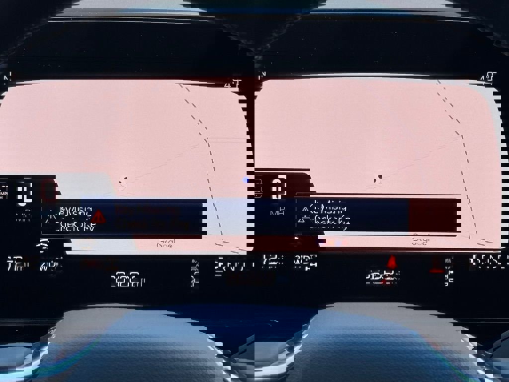 Used 2025 Chevrolet Suburban Premier image 3