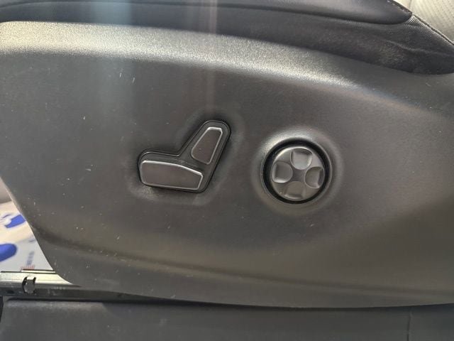 Used 2023 Chrysler Pacifica Touring-L FWD image 24