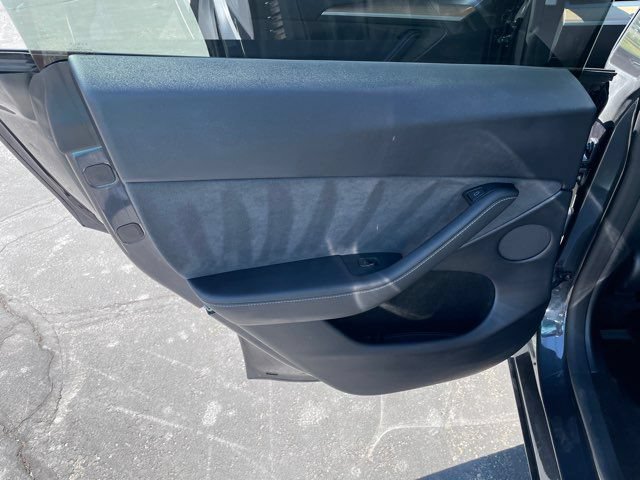 Used 2024 Tesla Model Y Long Range AWD/4WD image 16